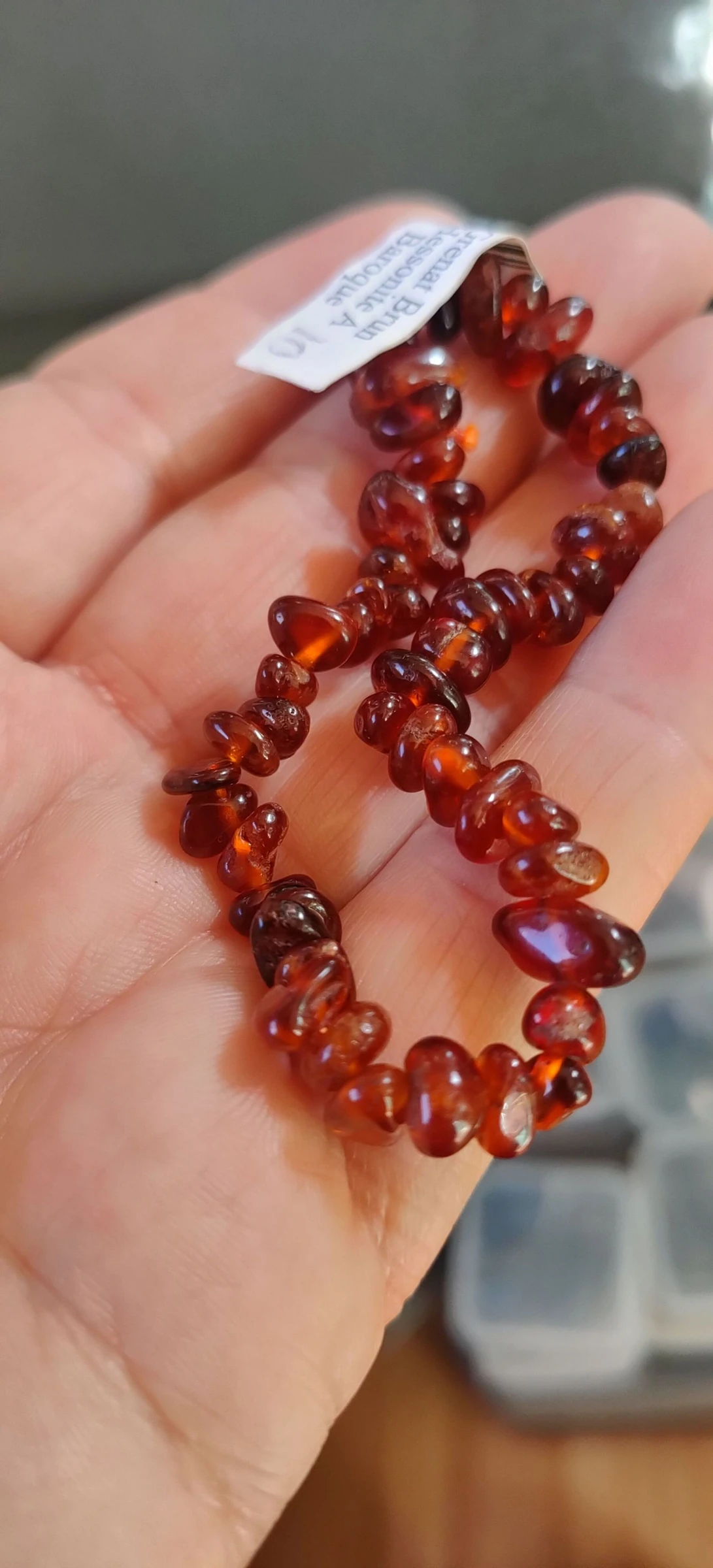 Un bracelet baroque en grenat brun hessonite 